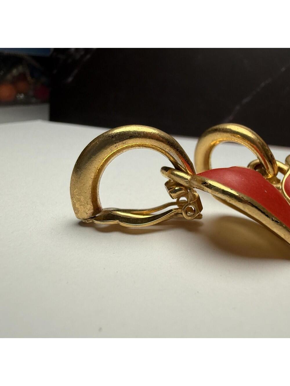 Edgar Berebi Red Matte Enamel Heart Dangle Hoop Earrings Clip-on Gold Tone - Picture 2 of 12